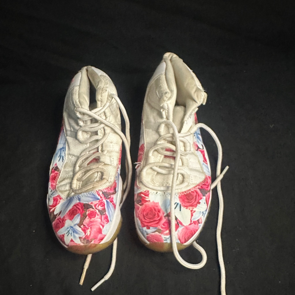 Floral Womens SneakersJordan BrandSize 7416